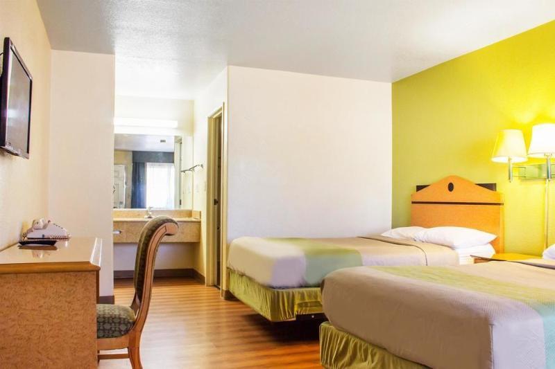 Infinity Inn & Suites Tempe Exterior photo